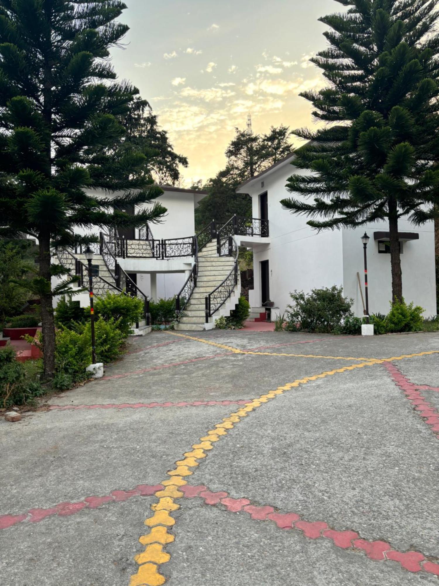 Shikha Resort Ewentbliz Bhīm Tāl Exterior foto